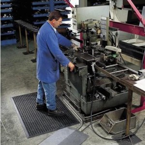 Tapis anti-fatigue autoplombant MBY83 - 01